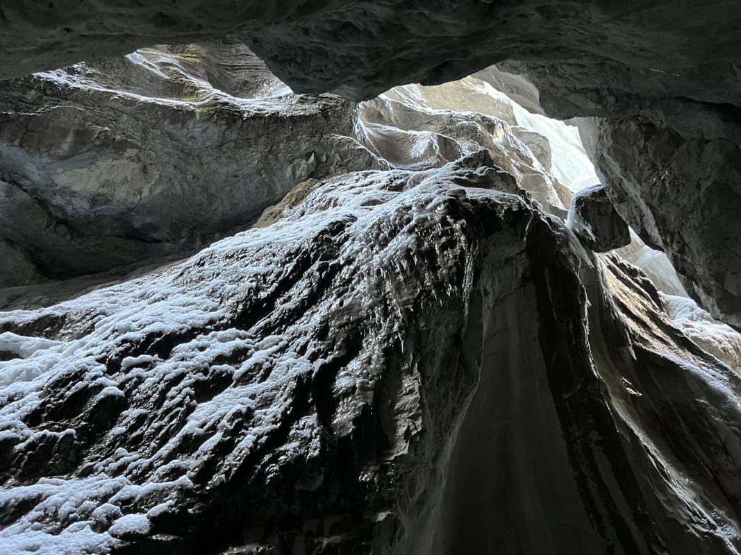 Partnachklamm crevices