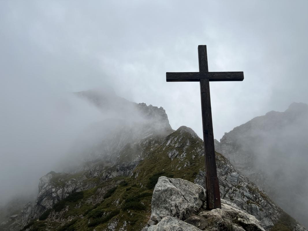 Gipfelkreuz des Osterfelderkopfs